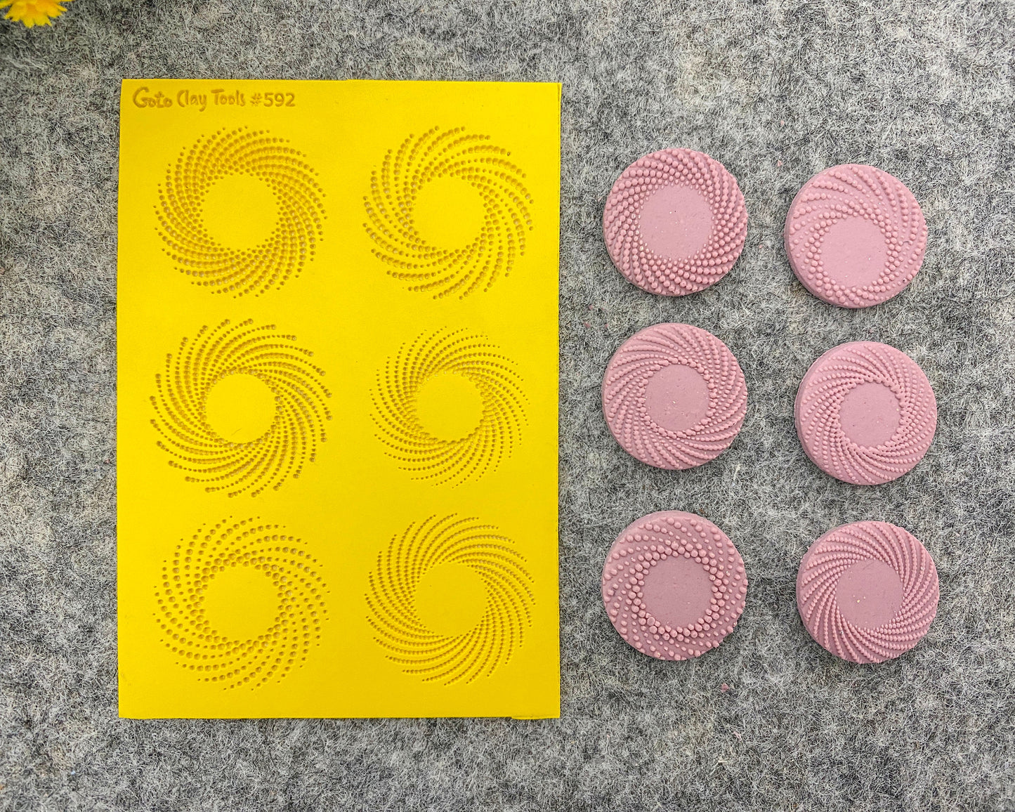 Halftone Circle Rubber Texture Mat for Polymer Clay (#592)